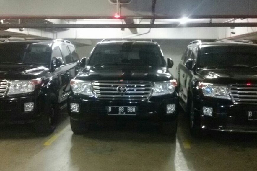 sewa land cruiser, rental mobil land cruiser, rental land cruiser, Sewa Mobil Mewah, Rental Mobil Pengantin, Sewa Wedding Car Jakarta